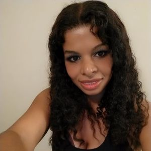 Meet your Posher, Raquel